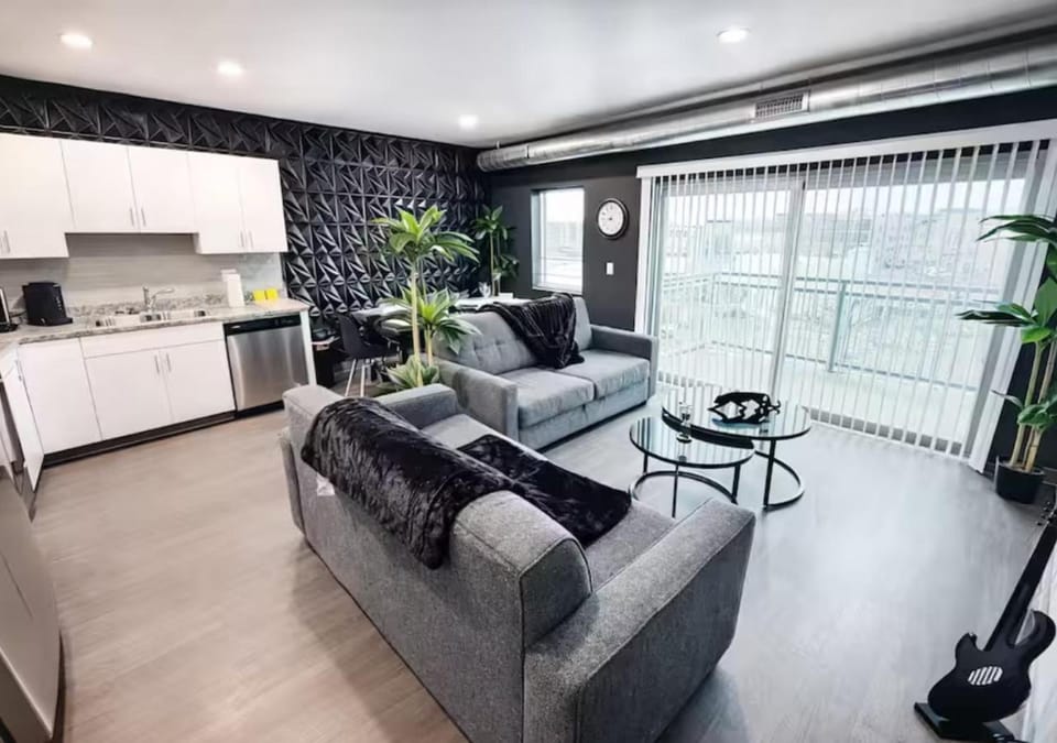 Kitchen or kitchenette, Living room, Seating area, Dining area, stove