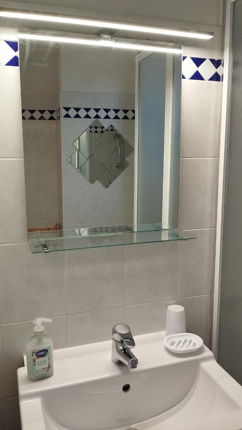 Bathroom, towels
