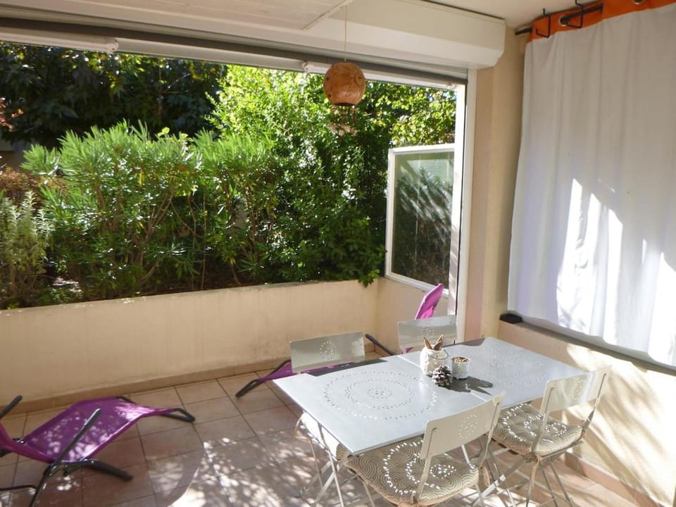 Patio, Day, Balcony/Terrace, Garden view