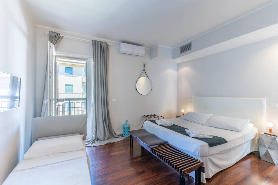 Bed, Photo of the whole room, Bedroom, internet, towels, air conditioner