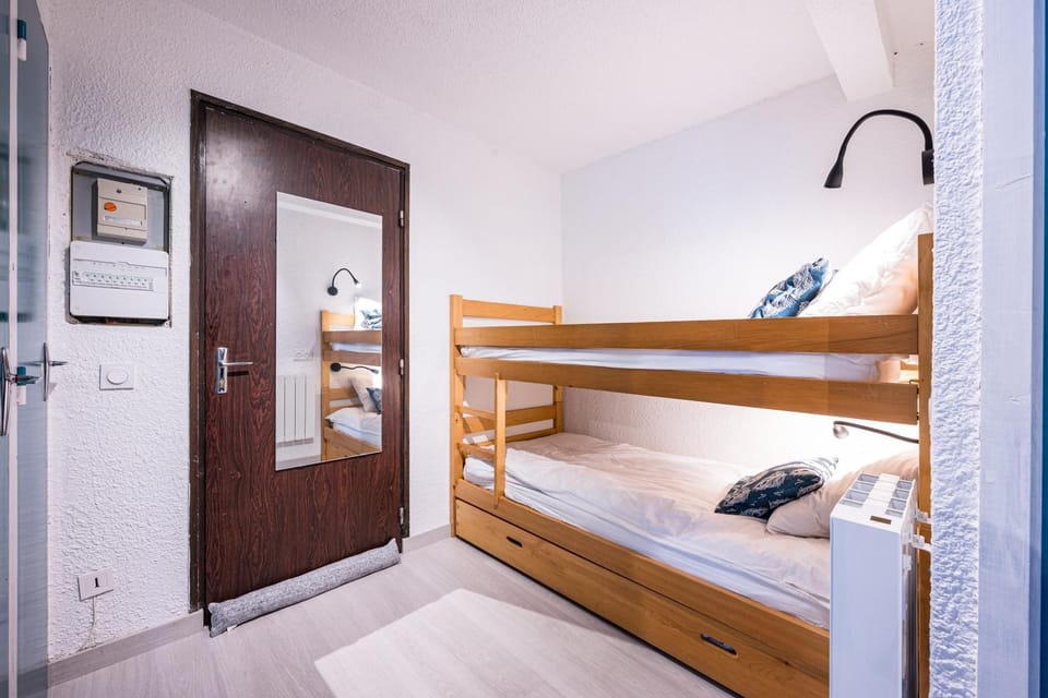 Property building, Living room, Bedroom