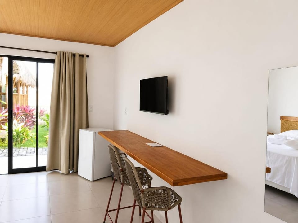 Photo of the whole room, Dining area