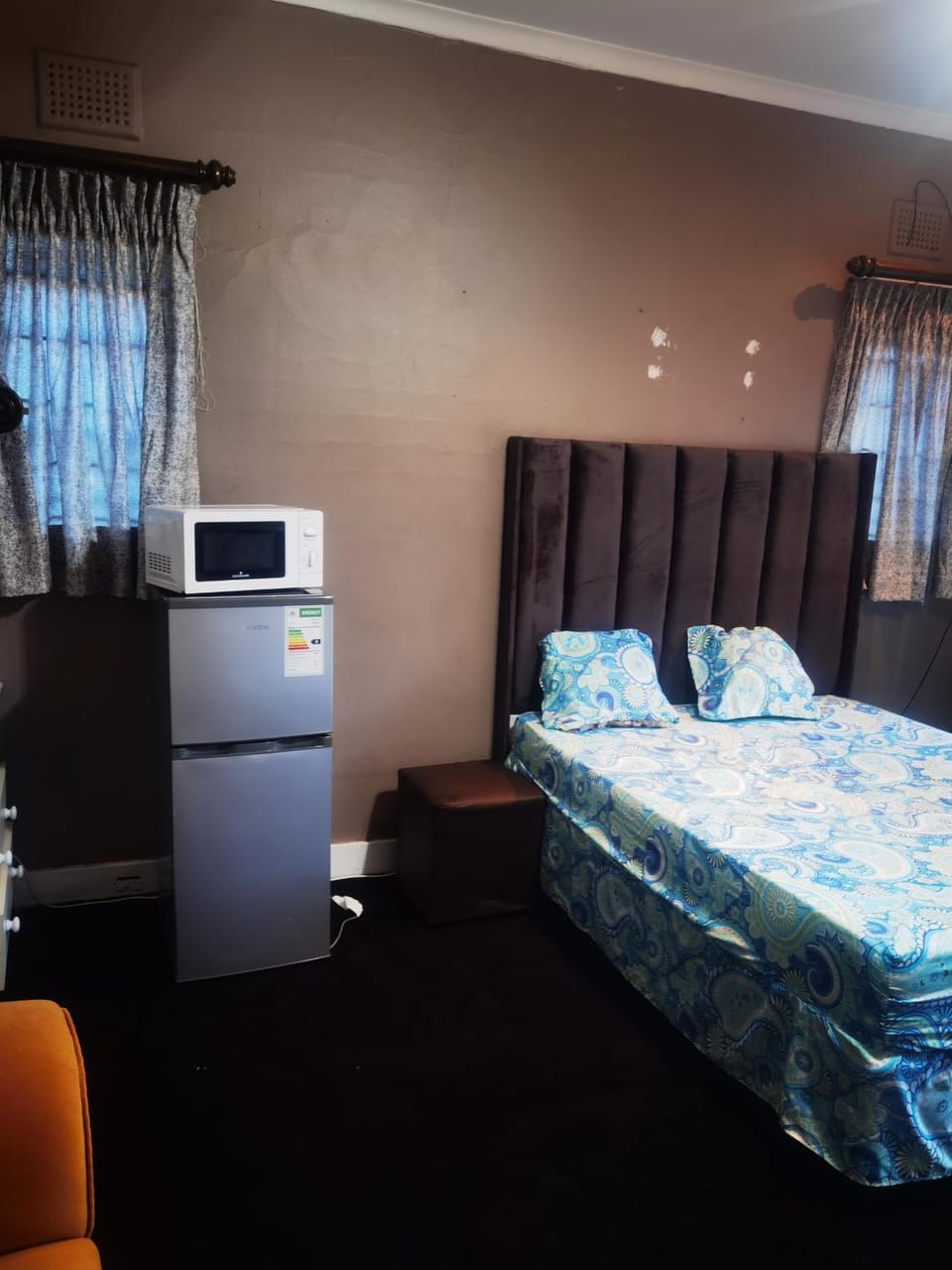 Yellow Stars Guesthouse 1hr 2hrs 3hrs Day Rest Bed and Breakfast in Johannesburg