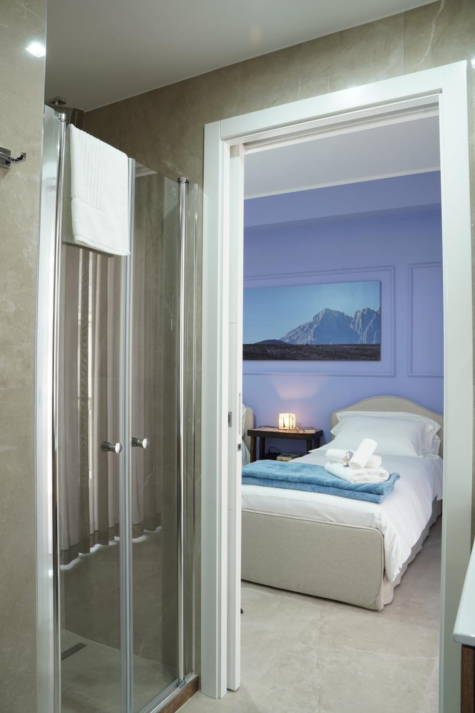 Shower, Bed, Photo of the whole room, Bedroom