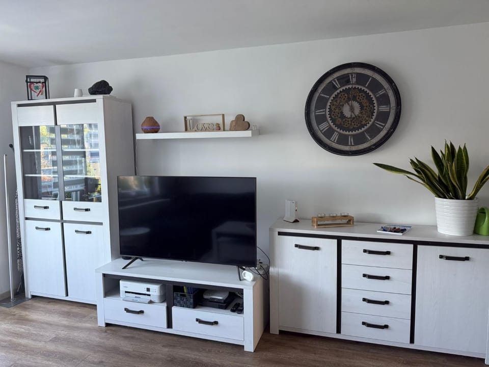 Communal lounge/ TV room, TV and multimedia, Evening entertainment
