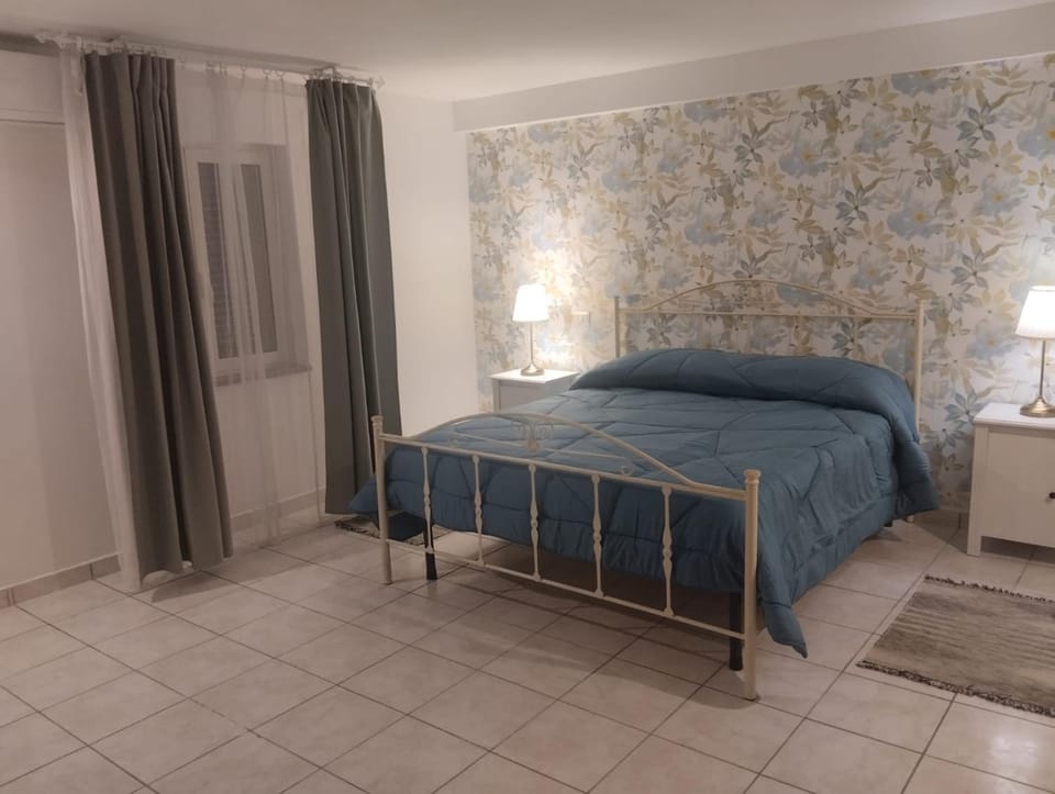 Bed, Photo of the whole room, Bedroom, air conditioner