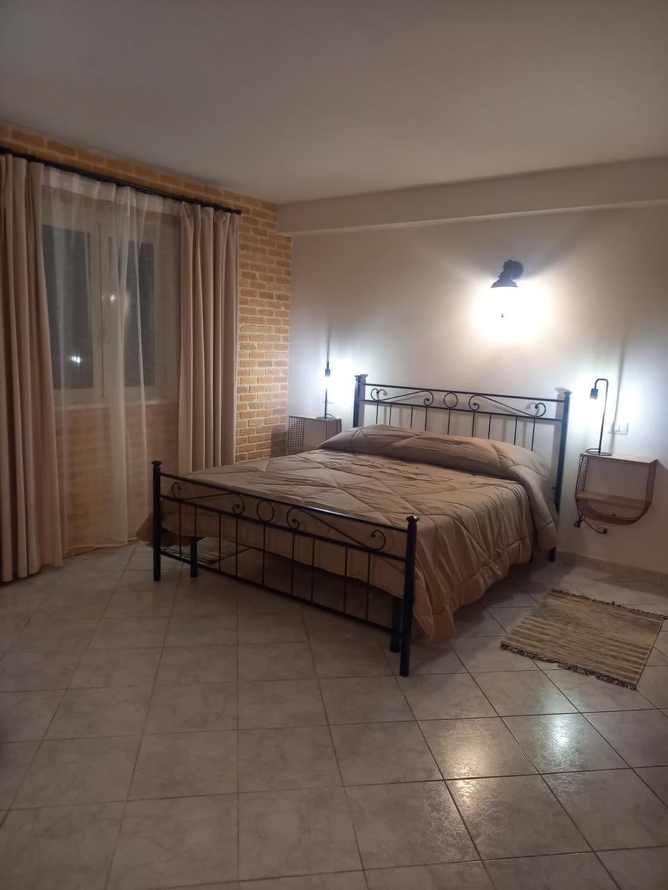Bed, Photo of the whole room, Bedroom, air conditioner