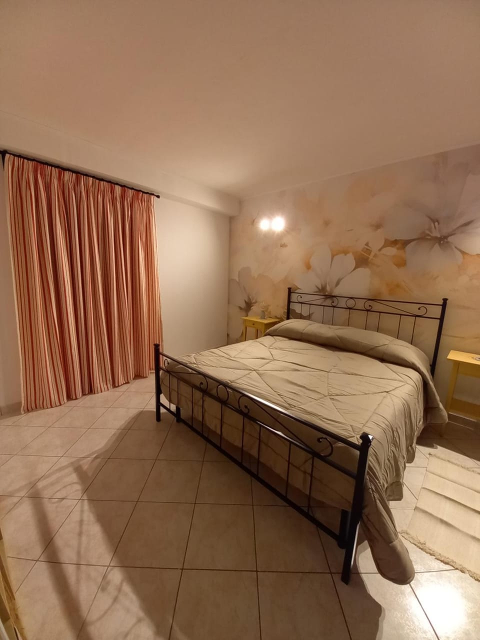 Bed, Photo of the whole room, Bedroom, air conditioner