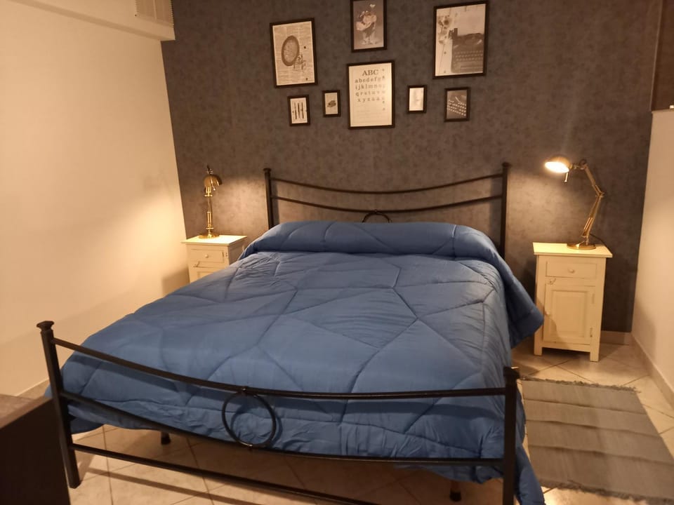 Bed, Photo of the whole room, Bedroom, air conditioner