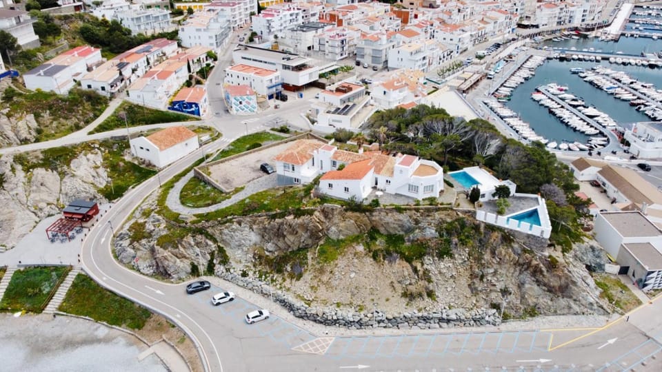 Property building, Bird's eye view, Sea view, Swimming pool, Location