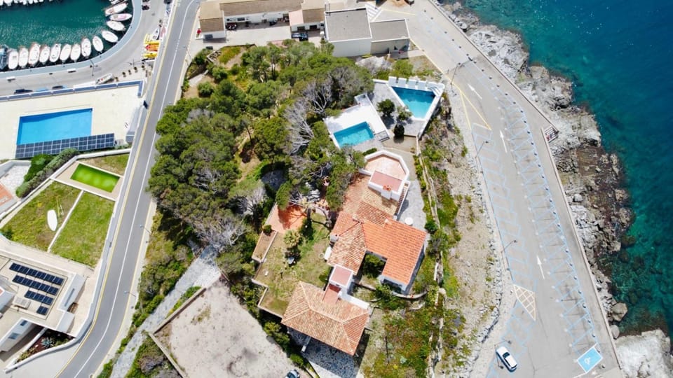 Bird's eye view, Sea view, Swimming pool, Location, Parking