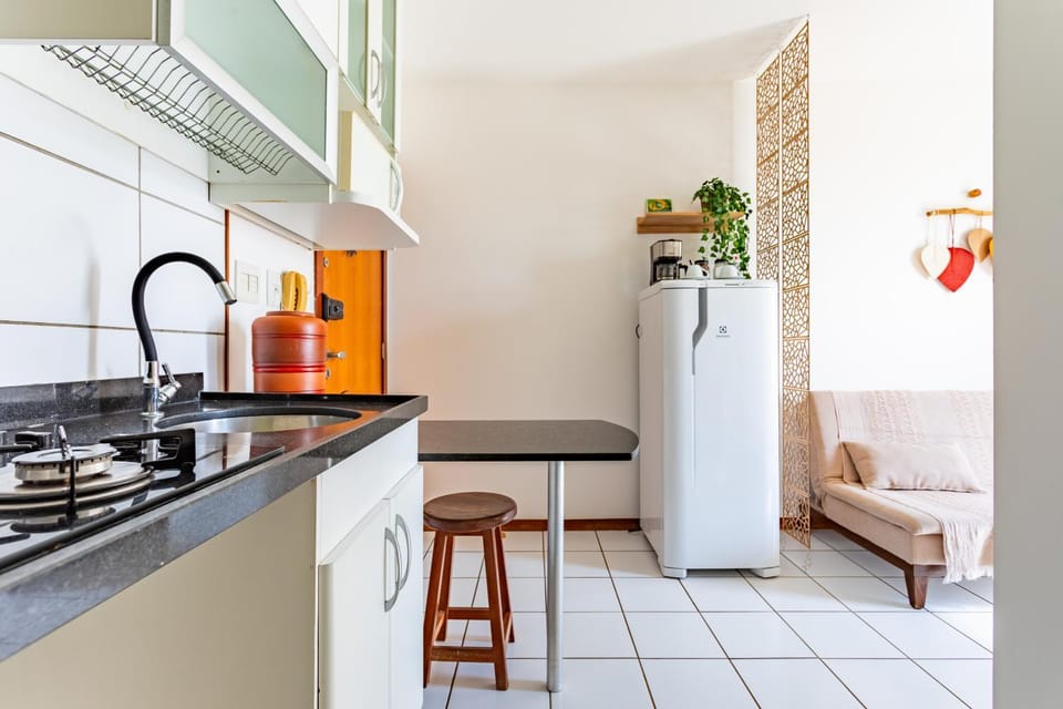 Coffee/tea facilities, Kitchen or kitchenette, Dining area, minibar, stove