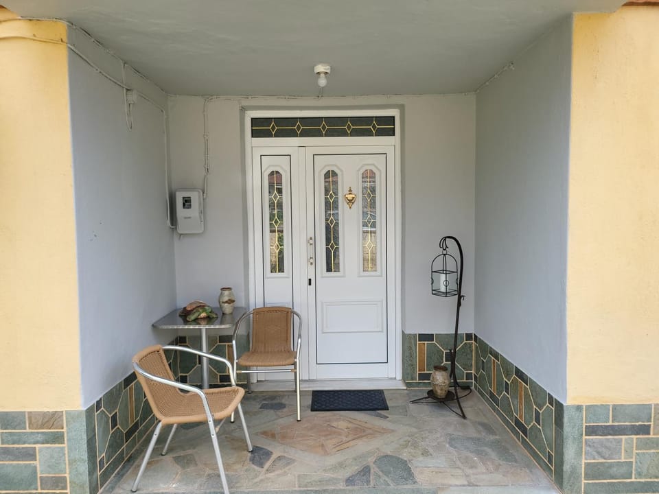 Patio, Day