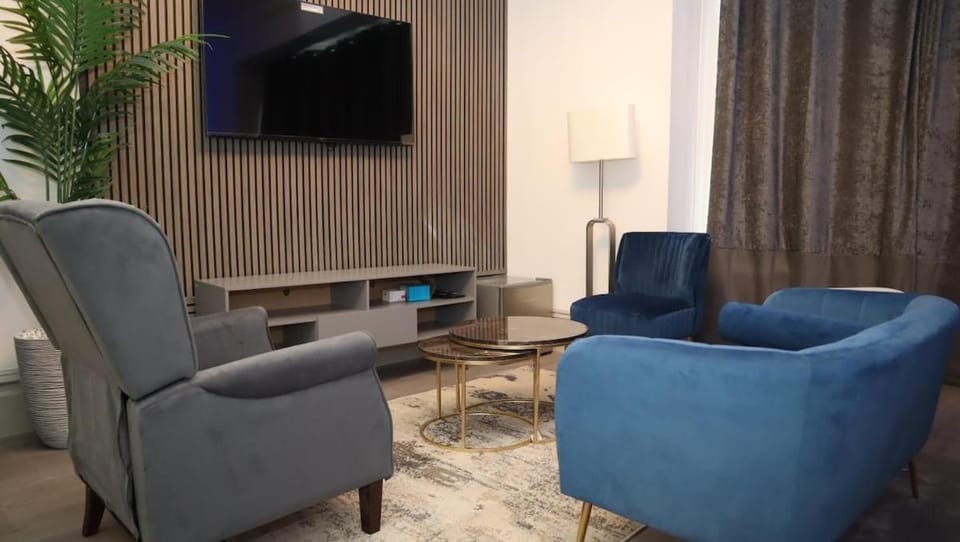 Entire Luxville 5 Bedroom Home House in London