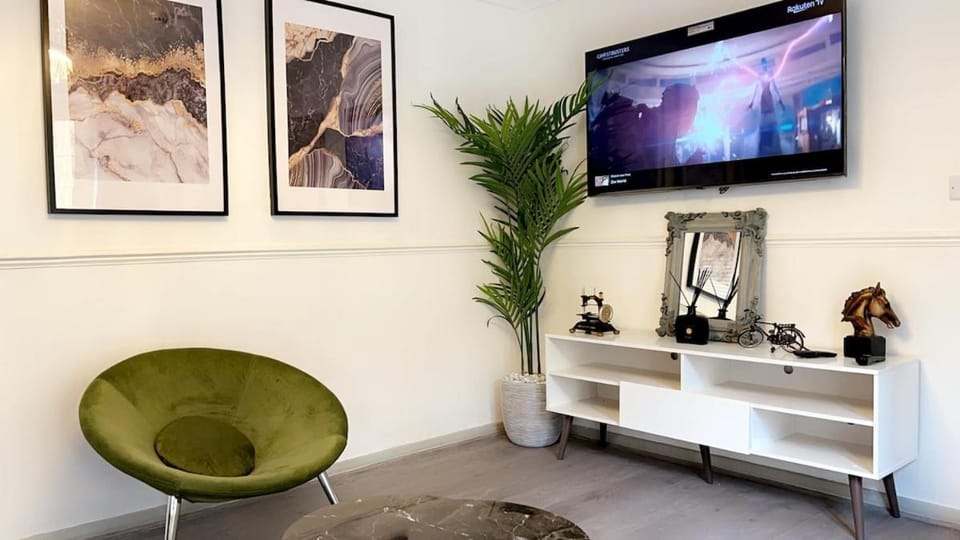 Entire Luxville 5 Bedroom Home House in London