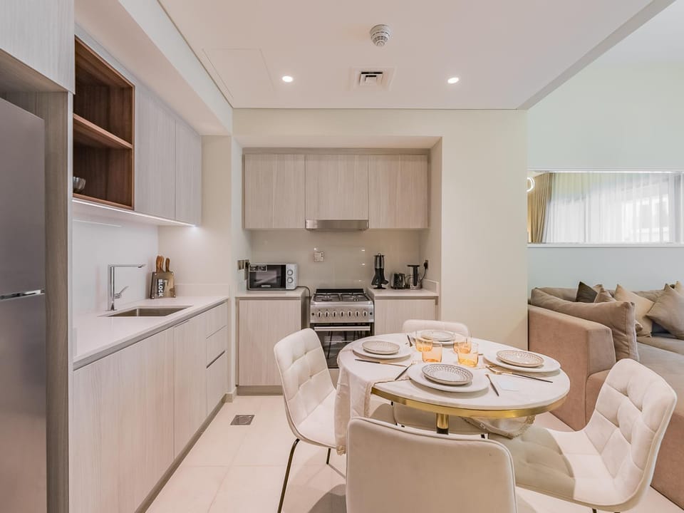 Kitchen or kitchenette, Dining area, Food