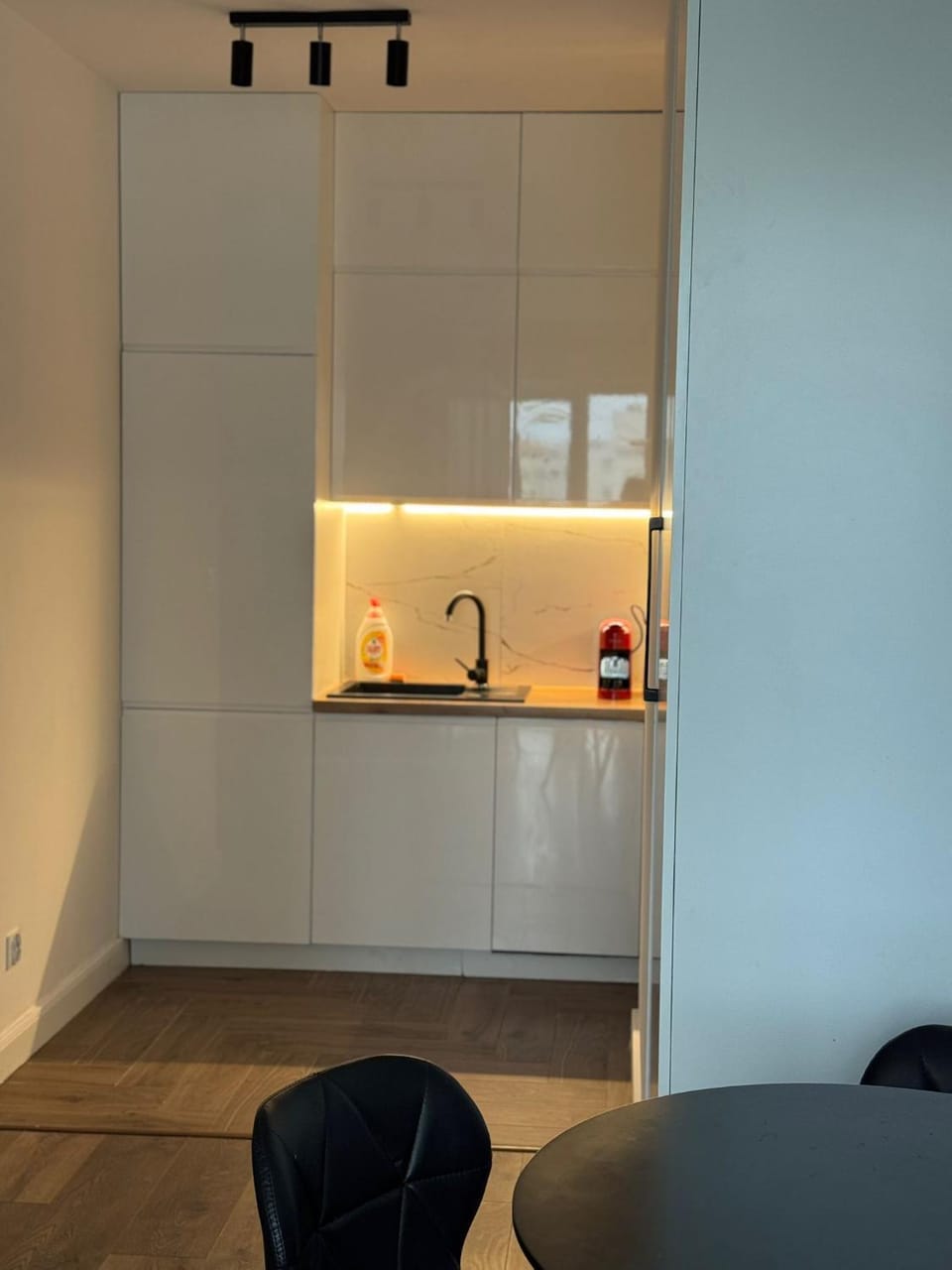 Riverside Suites with Cityscape Views Kwiatkowskiego Free Parking Apartment in Poland