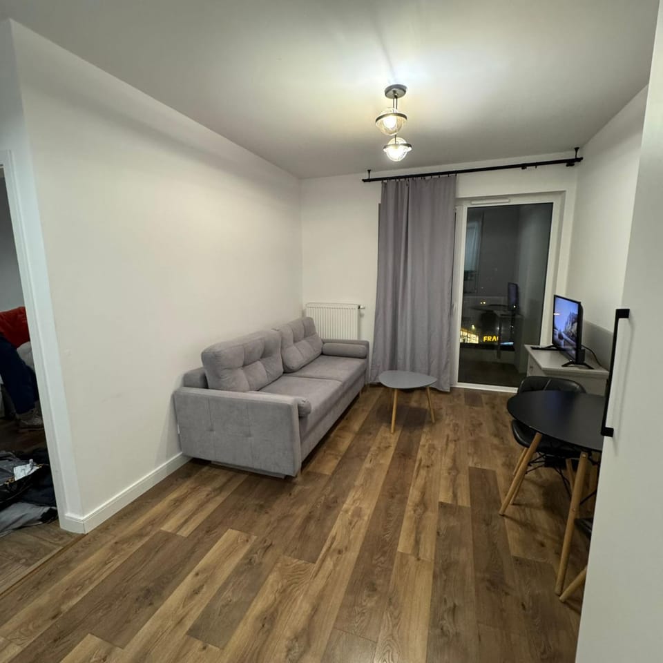 Riverside Suites with Cityscape Views Kwiatkowskiego Free Parking Apartment in Poland