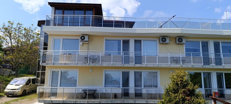 Къща за гости ,,Лозница ГТ'' Bed and Breakfast in Varna