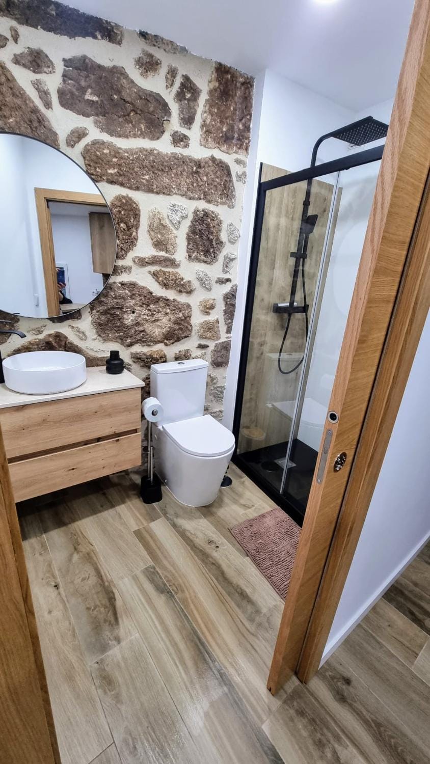 Shower, Toilet, Bathroom, towels