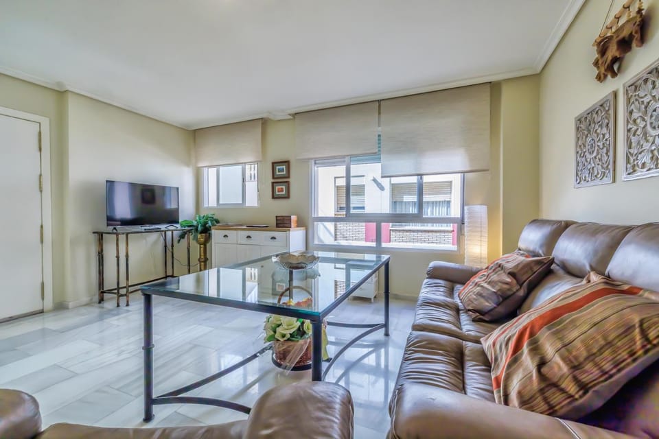 TV and multimedia, Living room, Photo of the whole room, Seating area, Dining area, air conditioner