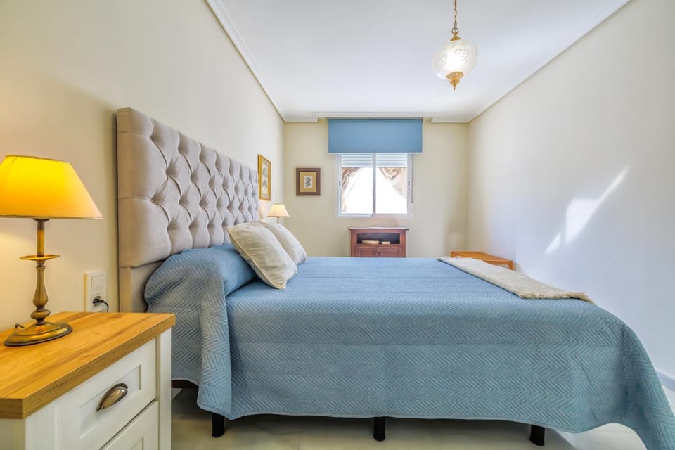 Bed, Photo of the whole room, Bedroom, air conditioner
