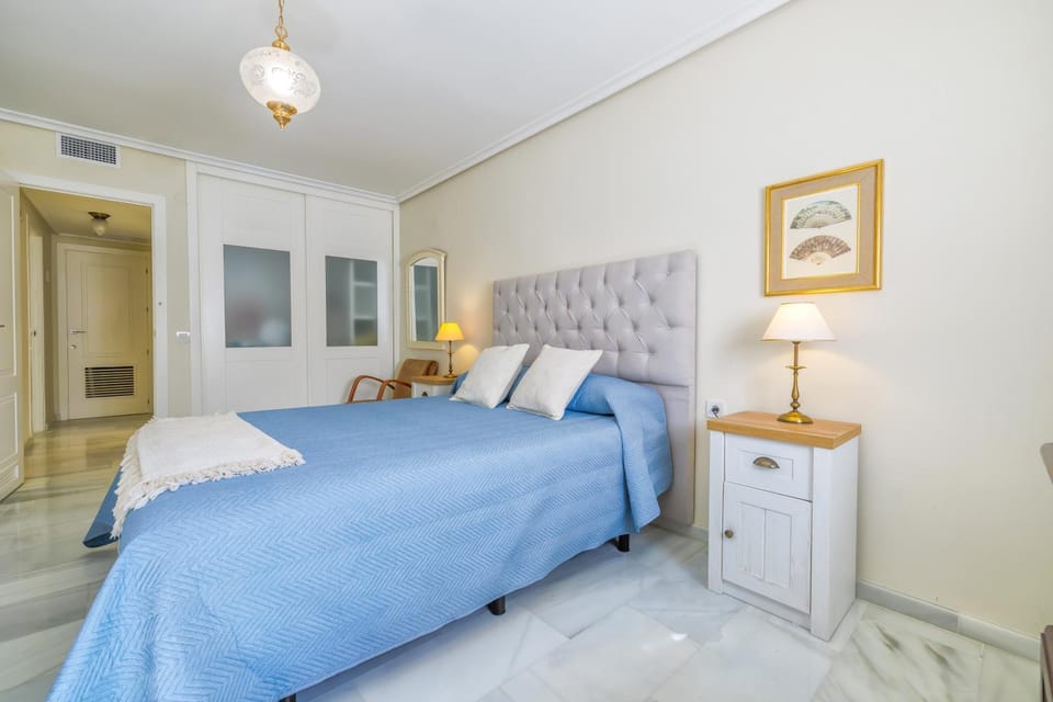 Bed, Photo of the whole room, Bedroom, wardrobe, air conditioner