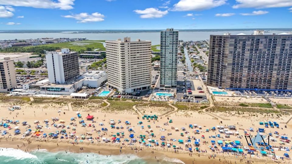 Beachfront 2-Bedroom Condo at Atlantis Building, Ocean City Ocean Views & Pool Access House in Ocean City