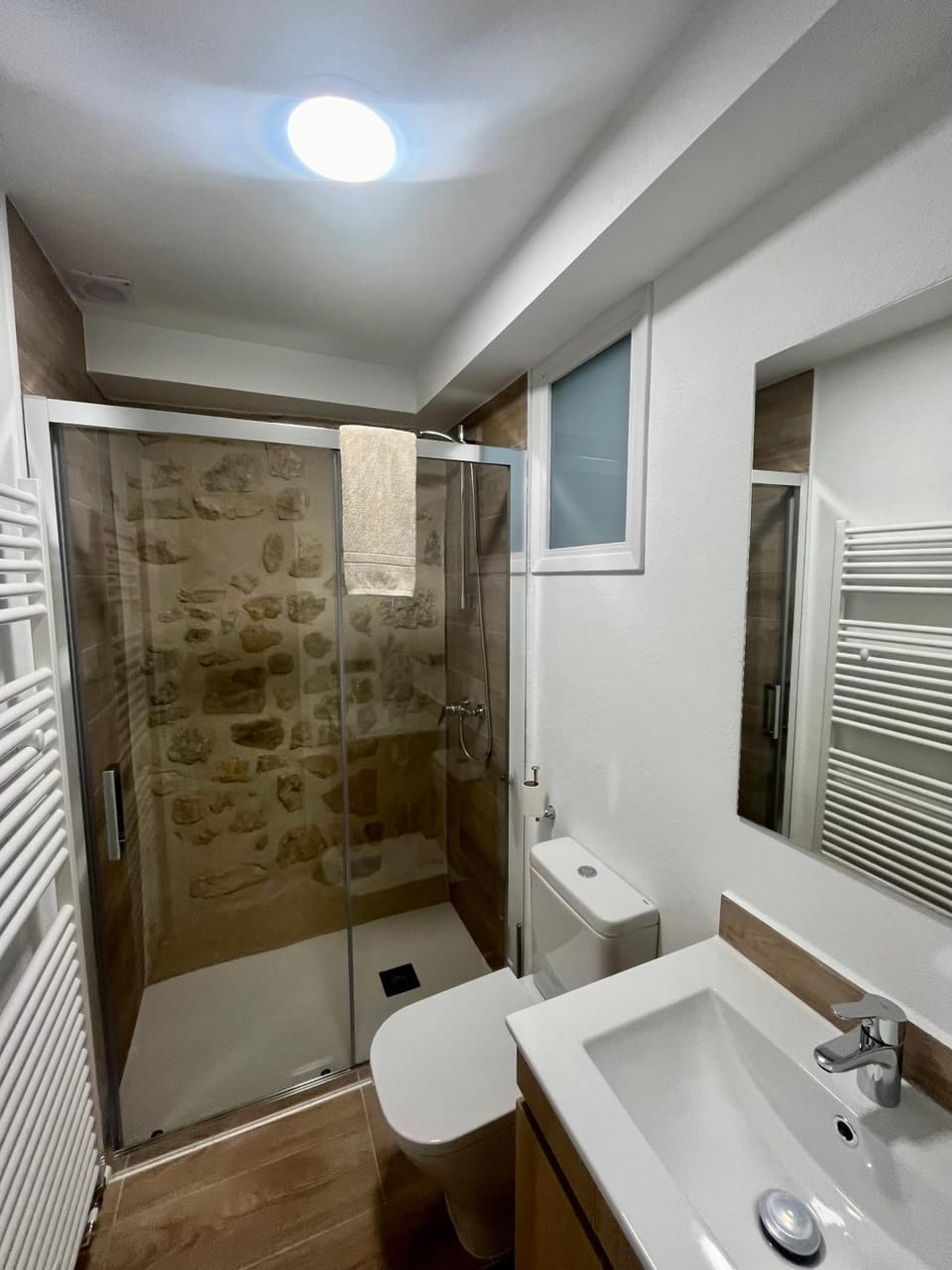 Shower, Toilet, Bathroom, towels