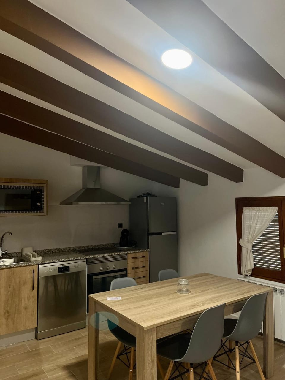 Kitchen or kitchenette, Dining area, stove