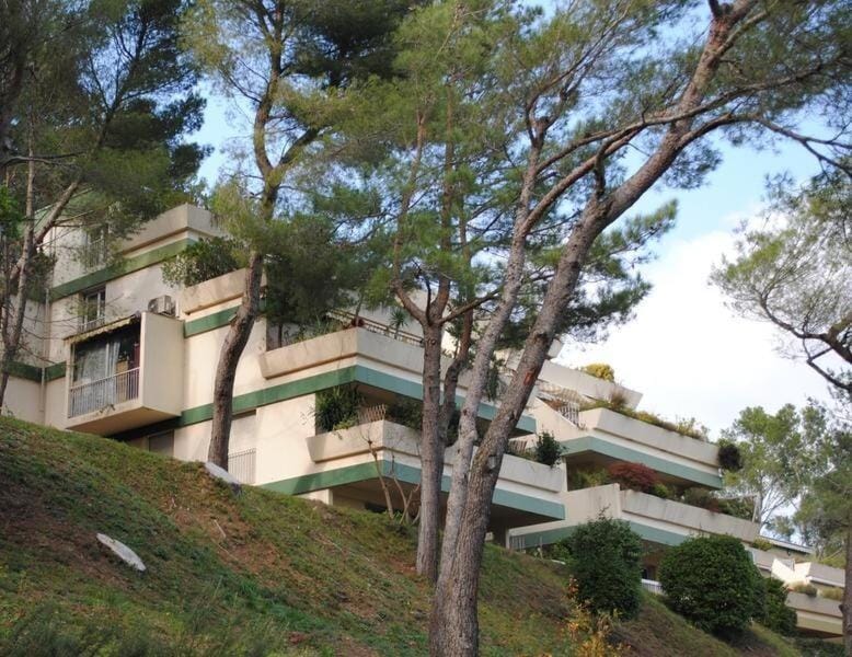 studio Villeneuve-lès-Avignon terrasses sous les pins Apartment in Villeneuve-lès-Avignon