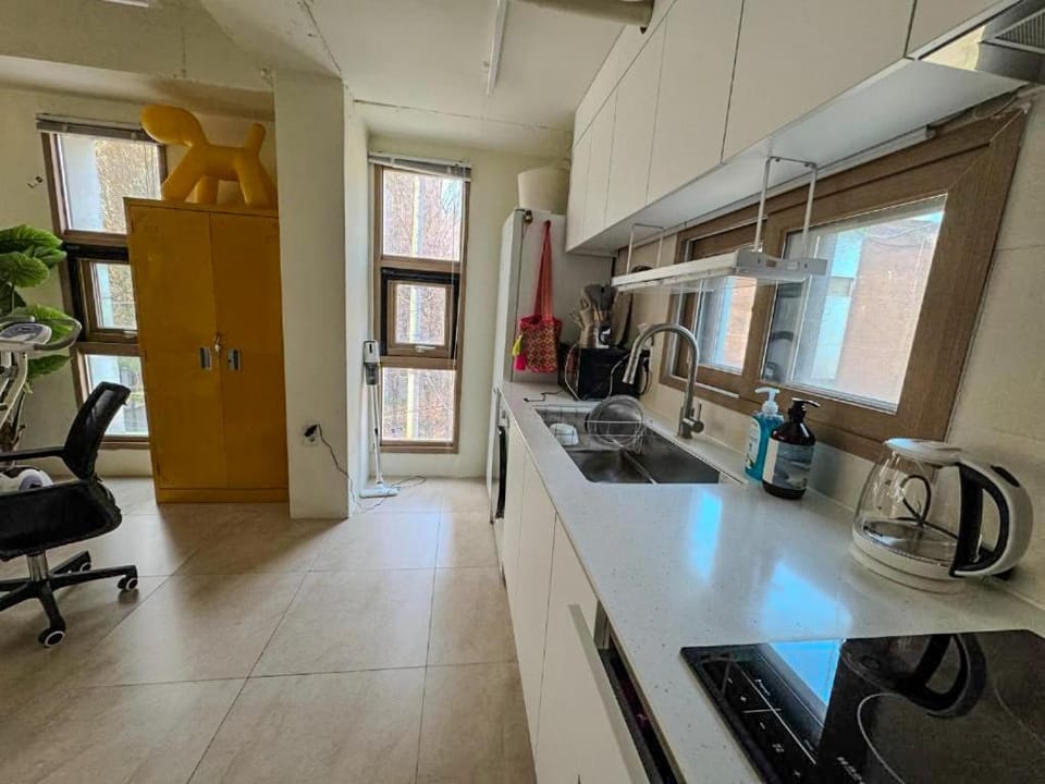 301, Atelier Seongsu Riverside Loft Cherry Blossom Road Han River airport bus Apartment in Seoul