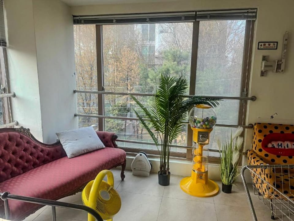 301, Atelier Seongsu Riverside Loft Cherry Blossom Road Han River airport bus Apartment in Seoul