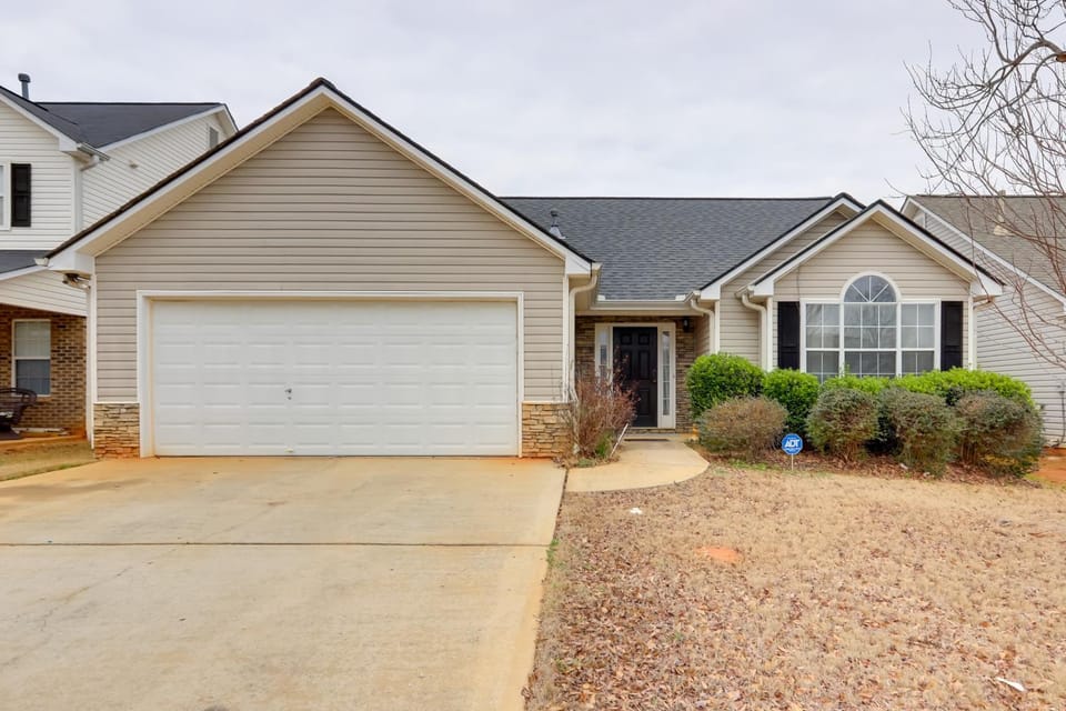 2 Mi to Heritage Park: Pet-Friendly McDonough Home House in McDonough