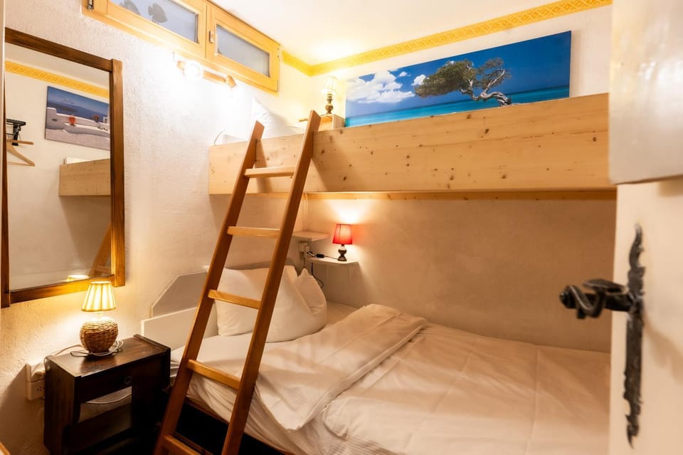 Bed, Photo of the whole room, Bedroom, bunk bed