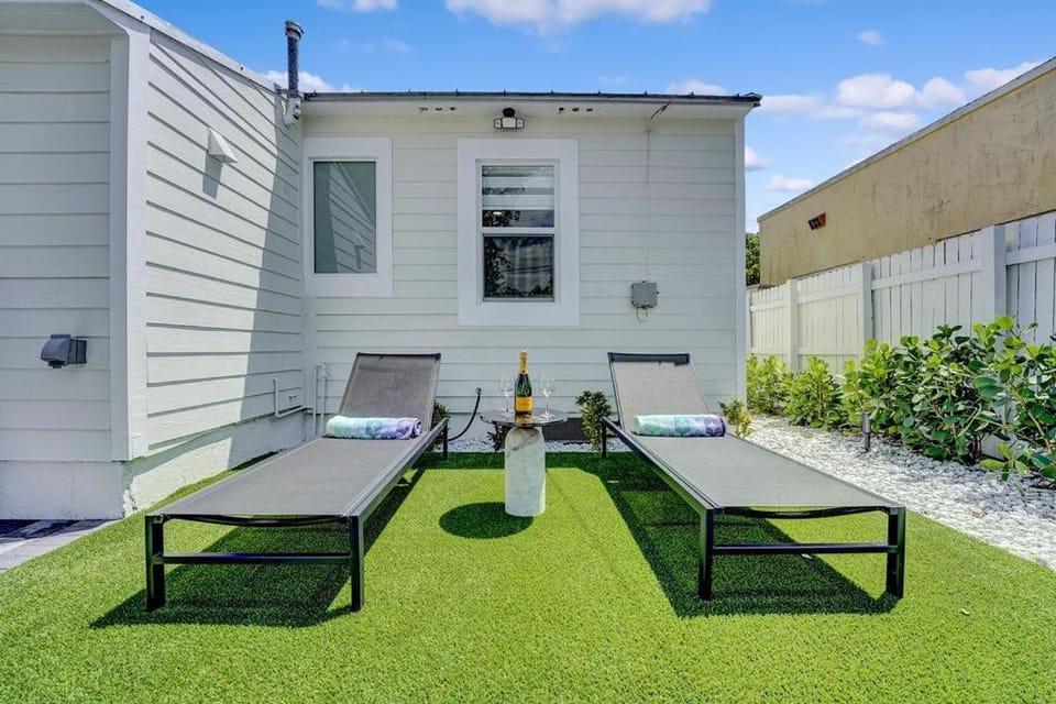 Casita Lake Worth - BEACH LIFE! House in Lake Worth