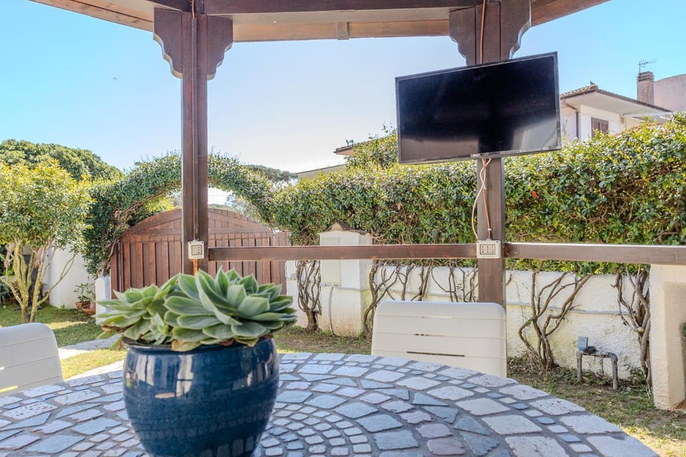 Patio, TV and multimedia