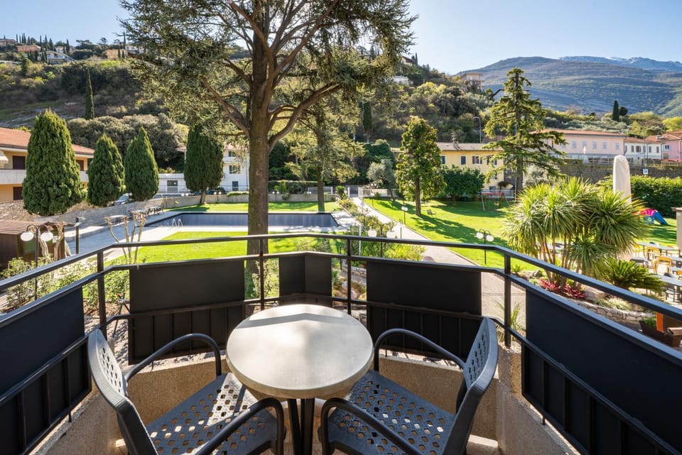 Natural landscape, Balcony/Terrace, Garden view, Mountain view, Pool view