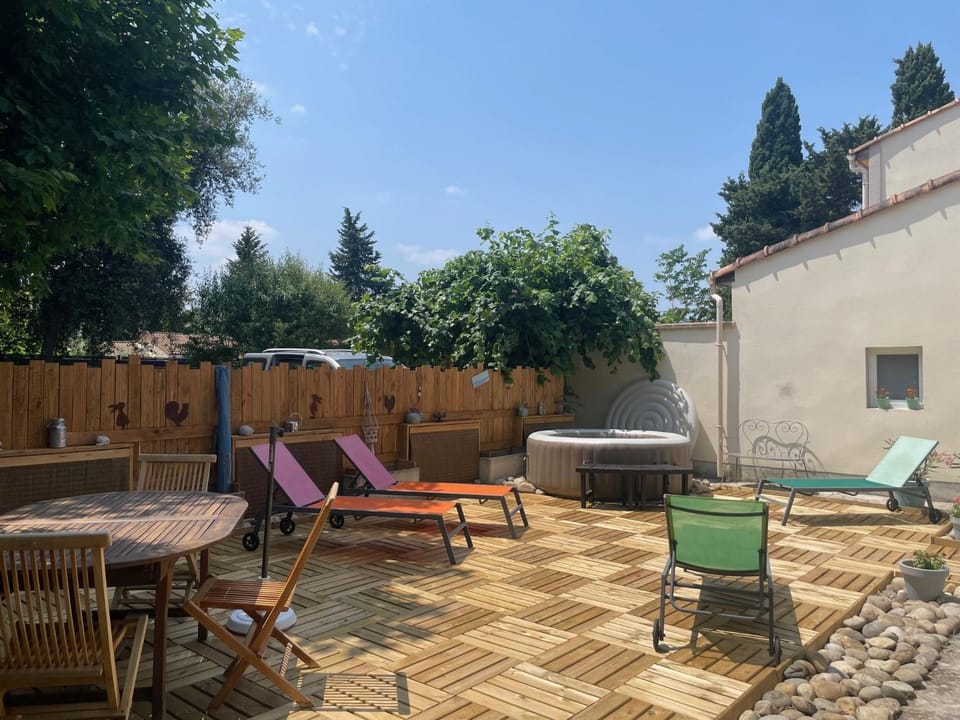 Patio, Hot Tub, Spa and wellness centre/facilities