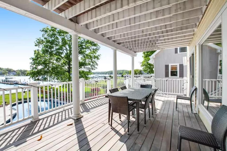 Oasis by the Bay - Waterfront Heated Pool Hot Tub House in Anne Arundel County