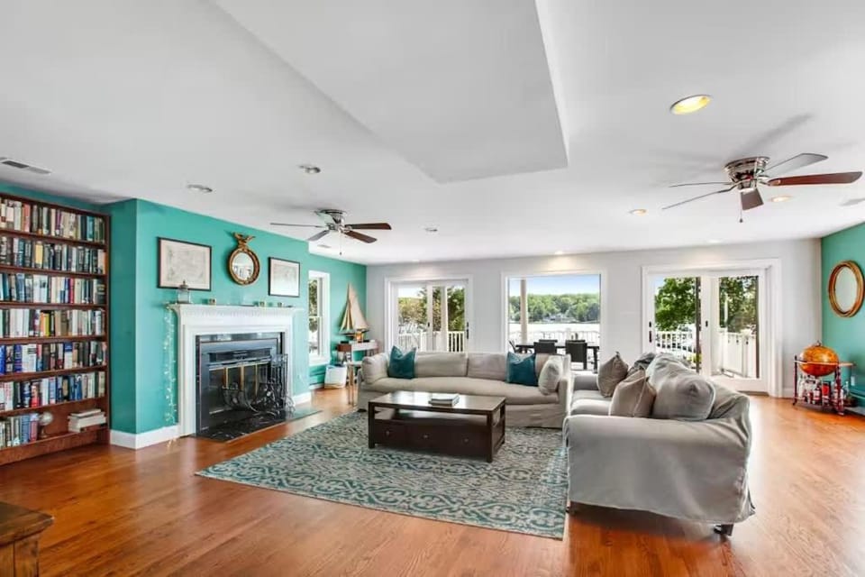 Oasis by the Bay - Waterfront Heated Pool Hot Tub House in Anne Arundel County