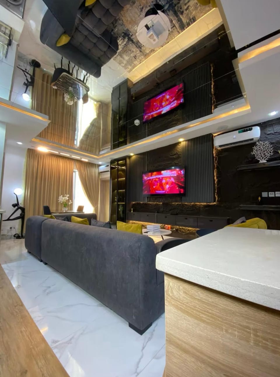 TV and multimedia, Seating area