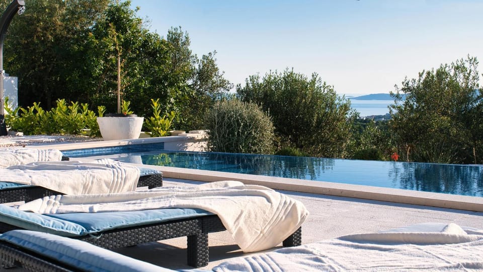 Patio, Day, Natural landscape, View (from property/room), Balcony/Terrace, Pool view, Sea view, Swimming pool, sunbed