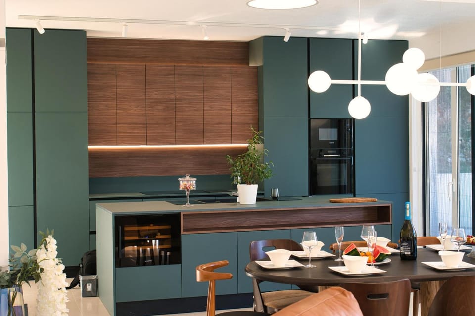 Coffee/tea facilities, Kitchen or kitchenette, Food and drinks, Dining area, Food