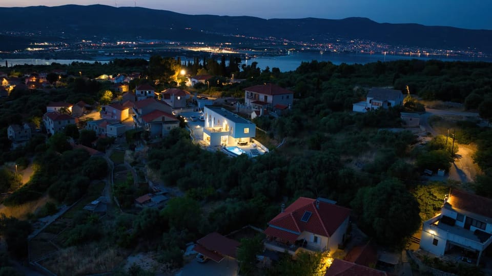 Property building, Night, Neighbourhood, Natural landscape, Bird's eye view, Summer, City view, Mountain view, Street view