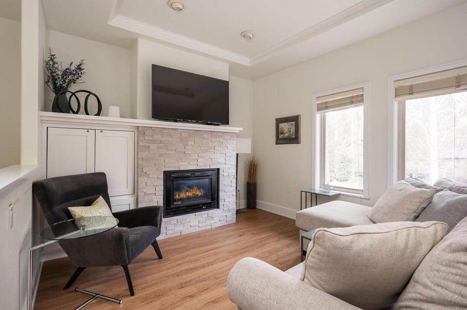 Bluebird Day - Timber Ridge House in Bend