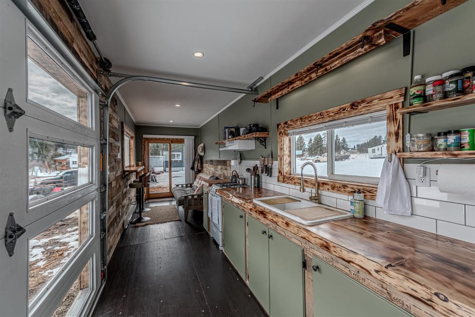 Kitchen or kitchenette