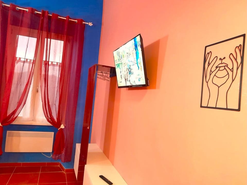 LA CASA DI CARTA red Apartment in Lazio