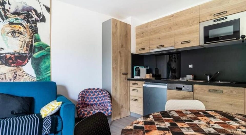 Kitchen or kitchenette, Living room, Dining area