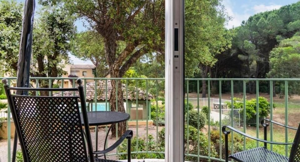 Day, Natural landscape, Garden, View (from property/room), Balcony/Terrace, Dining area, Garden view